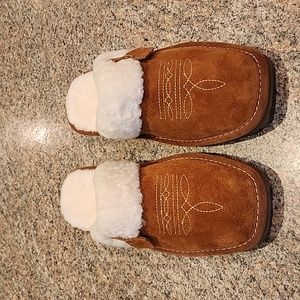 NEW without box Ariat women's size 9 slippers